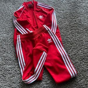 Unisex matching adidas set in red hardly worn